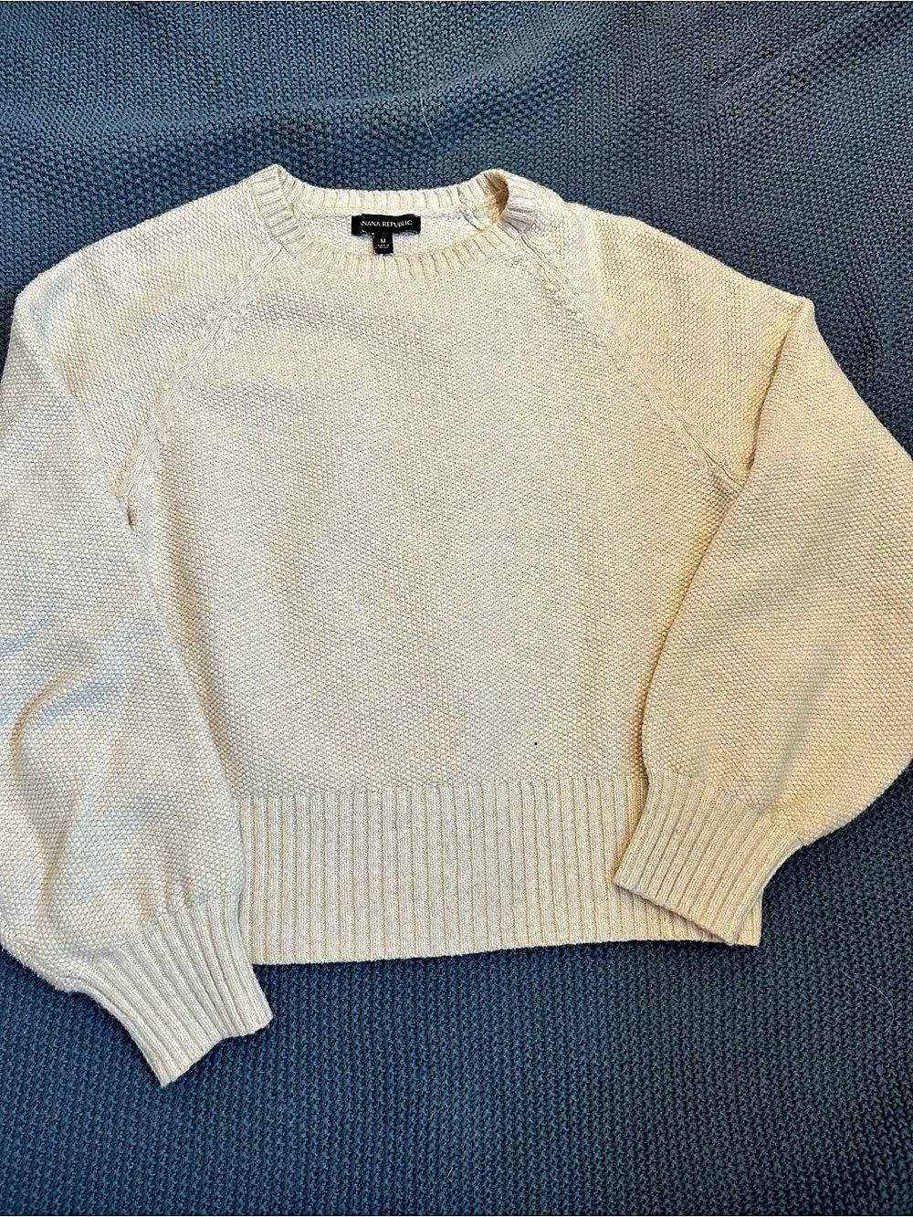 Banana Republic Crew Neck Sweater in Cream Size Medium